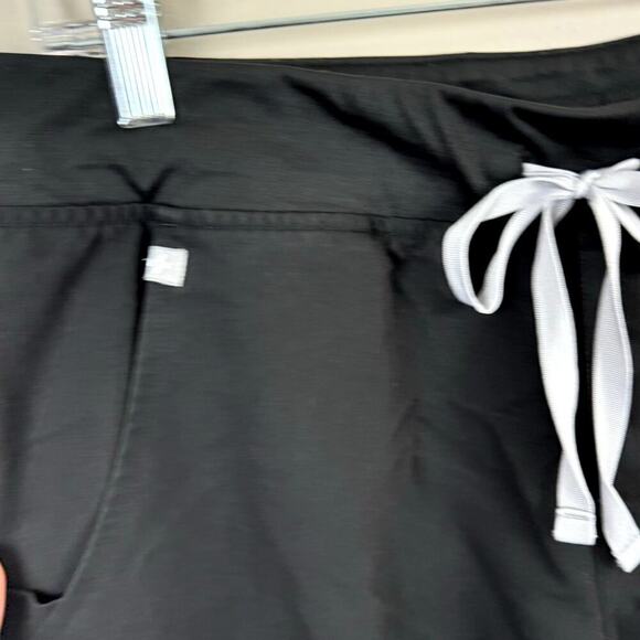 Figs Black Zamora Jogger Scrub Pants Size Large - Picture 2 of 8